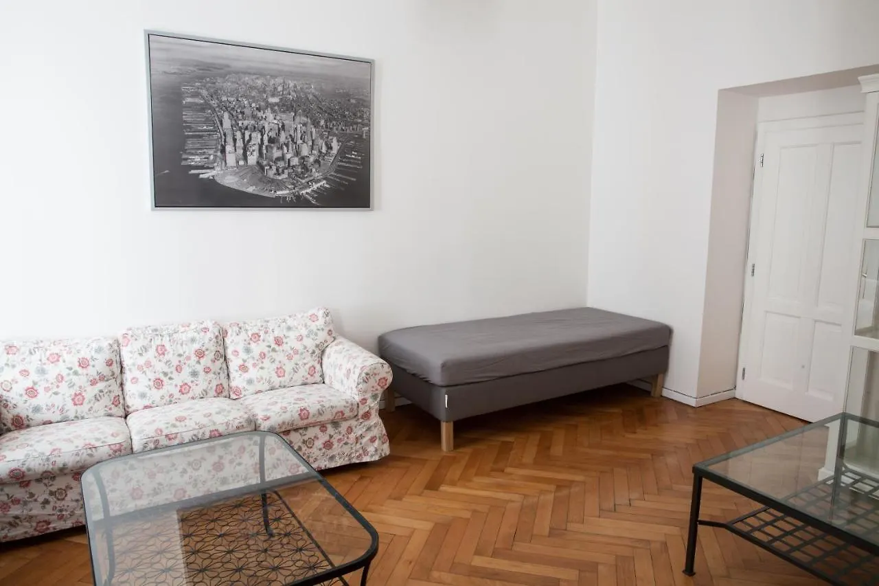 2B Pechackova Family Apartment With Balcony By The River Прага