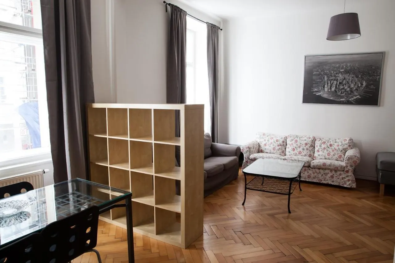2B Pechackova Family Apartment With Balcony By The River Прага