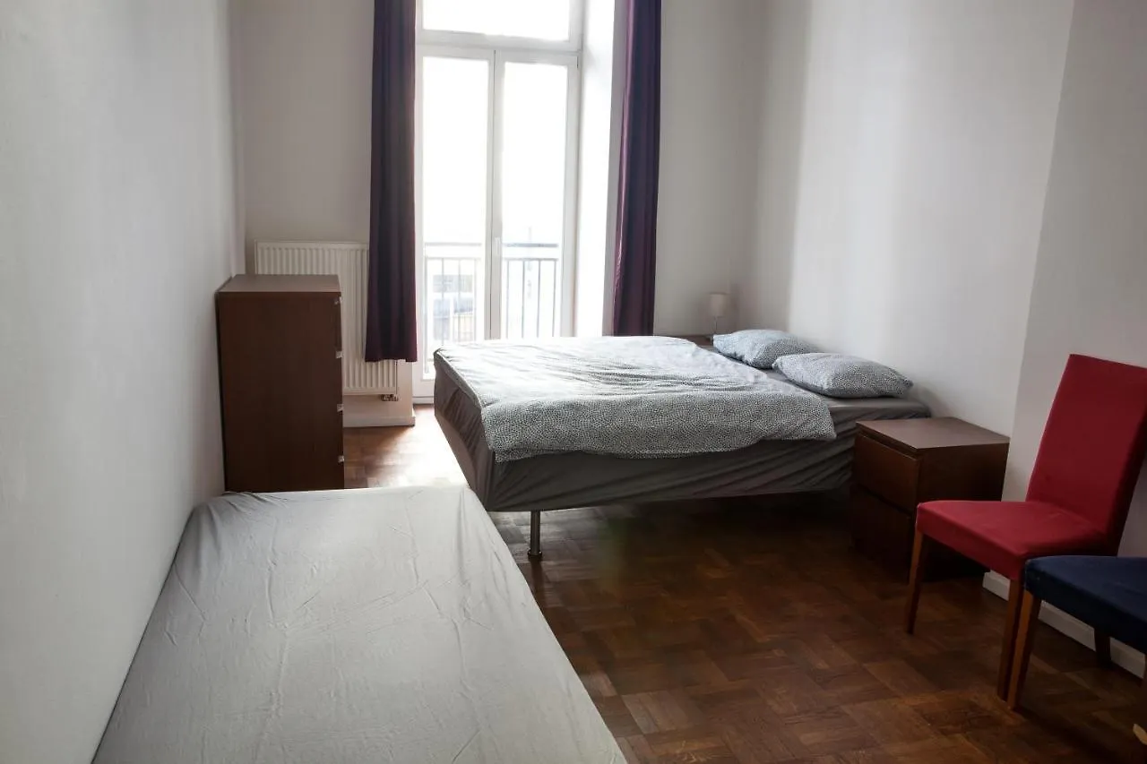 2B Pechackova Family Apartment With Balcony By The River Прага