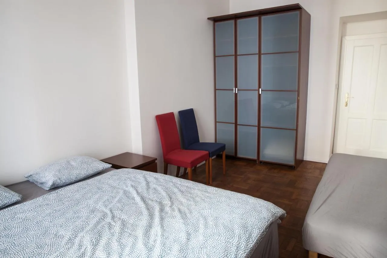 2B Pechackova Family Apartment With Balcony By The River Прага
