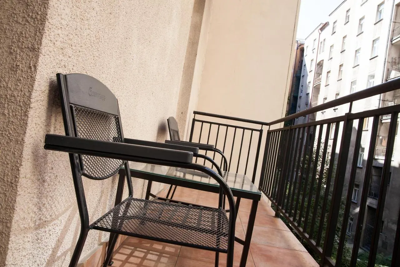 2B Pechackova Family Apartment With Balcony By The River Прага