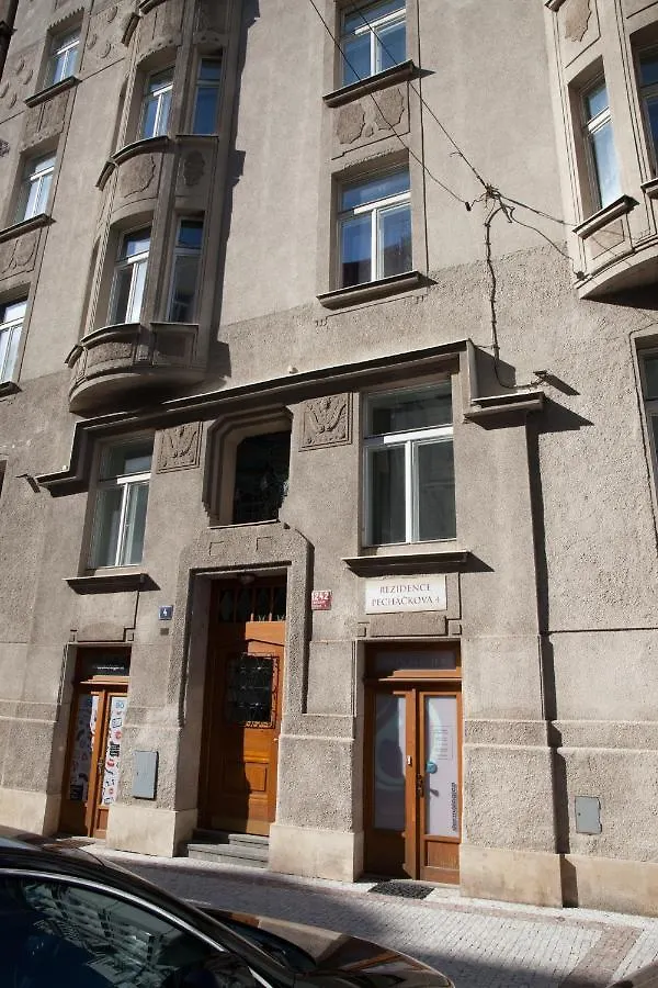 2B Pechackova Family Apartment With Balcony By The River Прага
