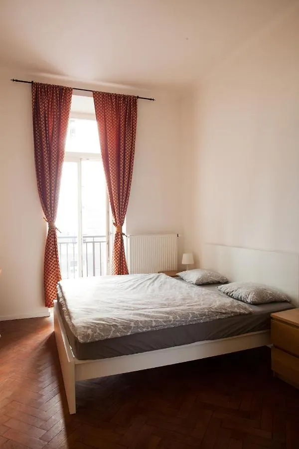2B Pechackova Family Apartment With Balcony By The River Прага