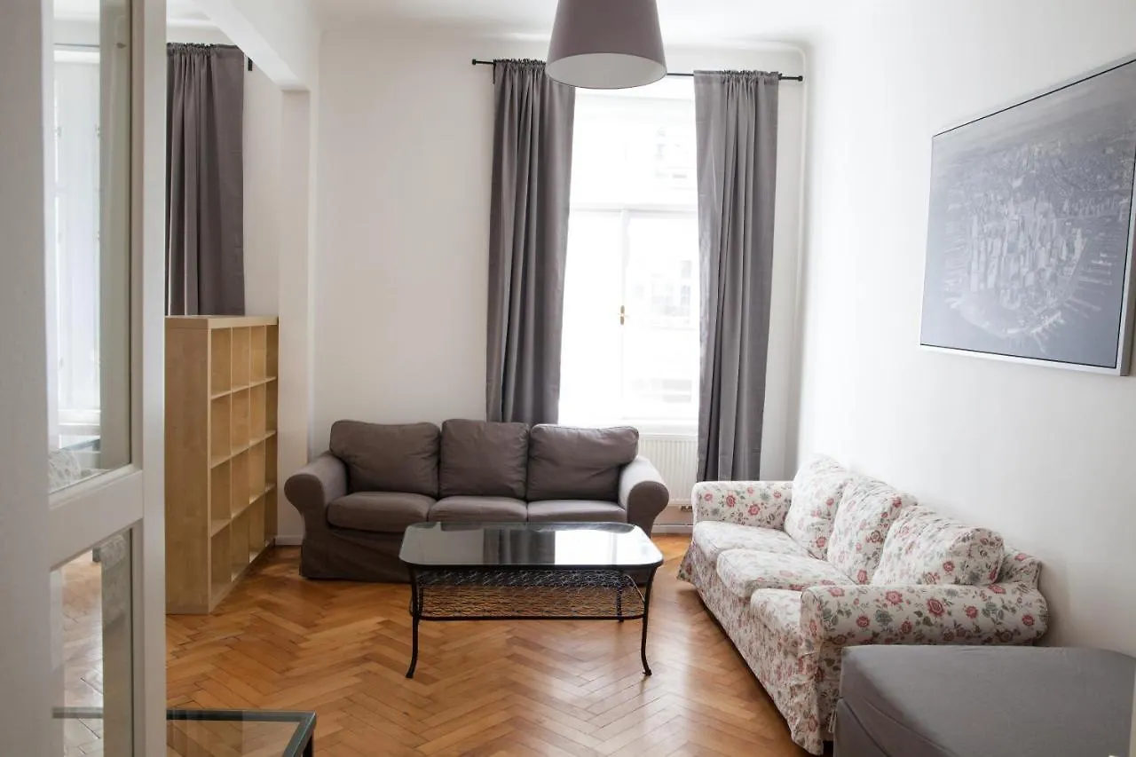 2B Pechackova Family Apartment With Balcony By The River Прага