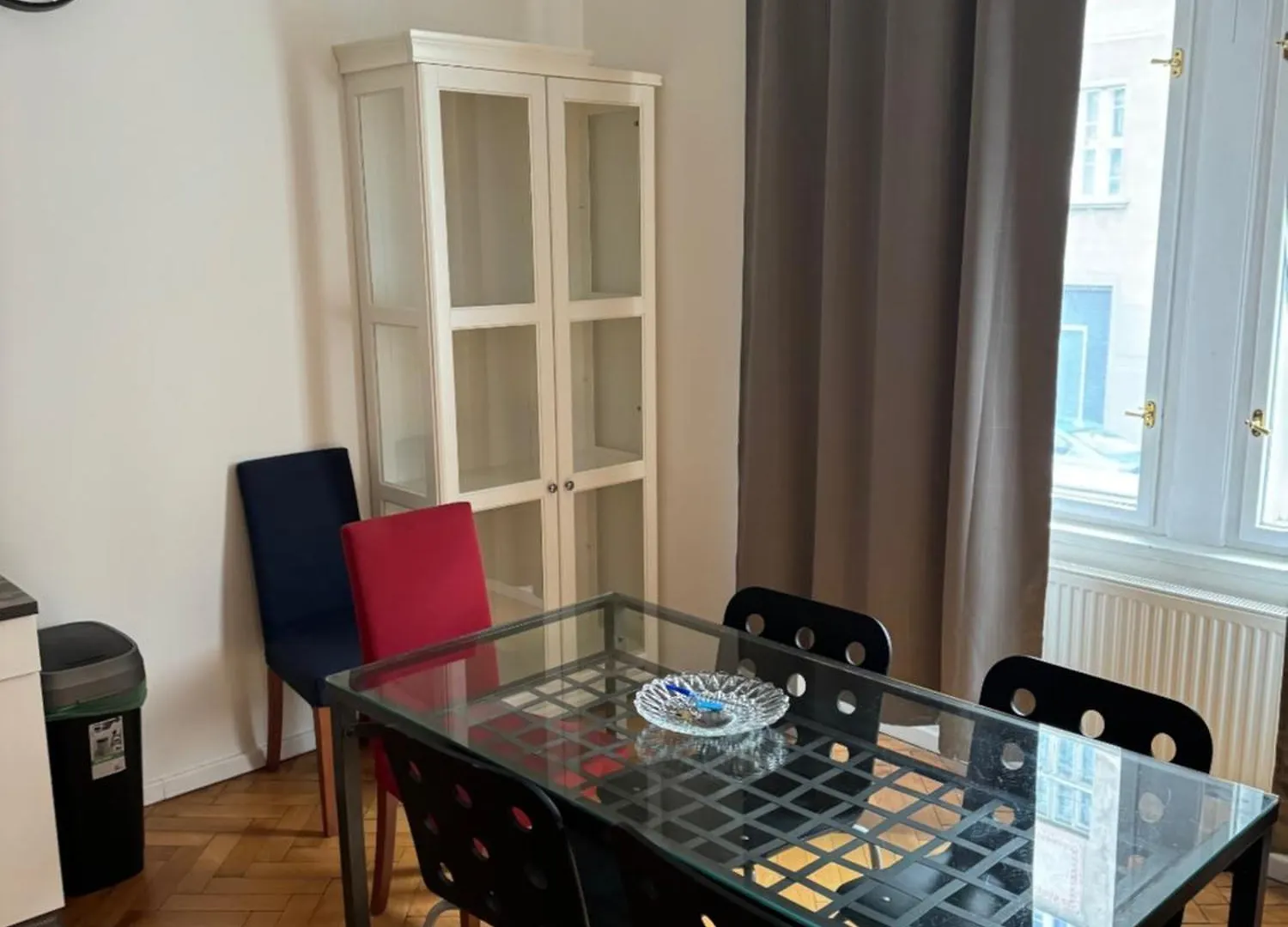 2B Pechackova Family Apartment With Balcony By The River Прага
